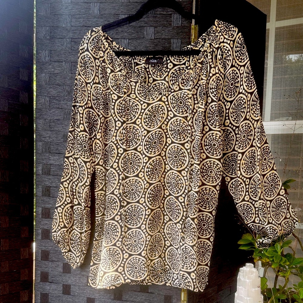 Tolani Black and Cream Swirl Top
